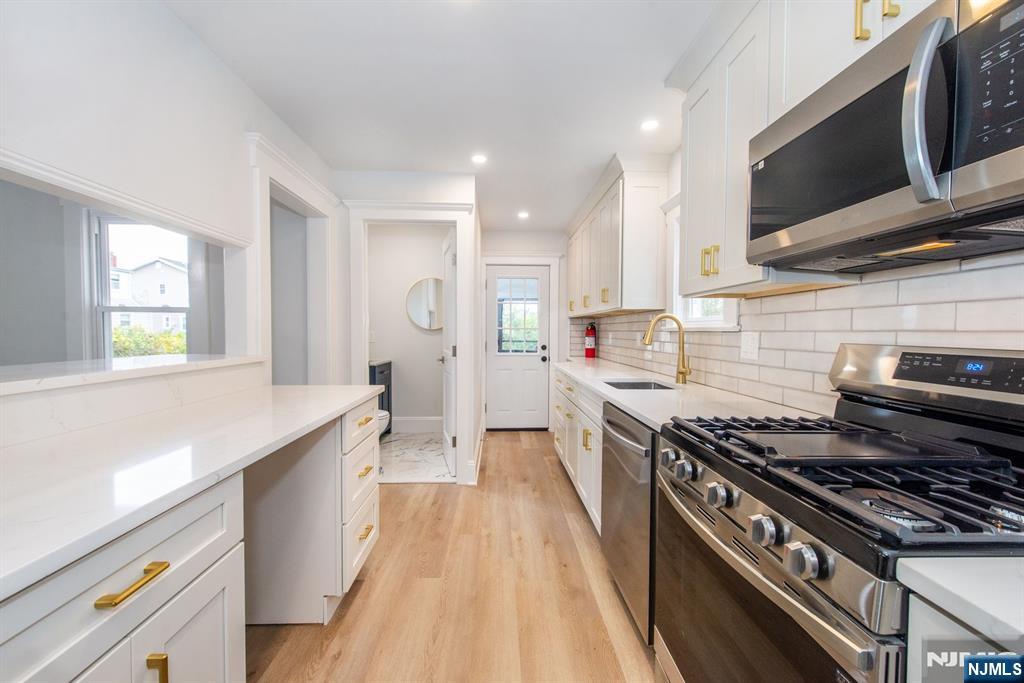 118 Rutherford Avenue Lyndhurst, NJ 07071 - Photo 3 of 23