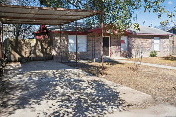 $89,000 | 1120 Fort Clark Road, Uvalde, TX 78801