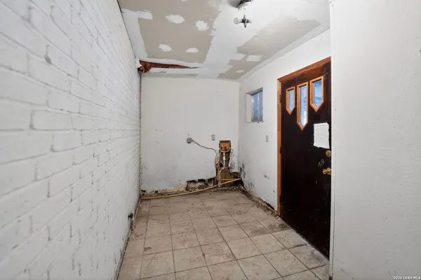 $89,000 | 1120 Fort Clark Road, Uvalde, TX 78801