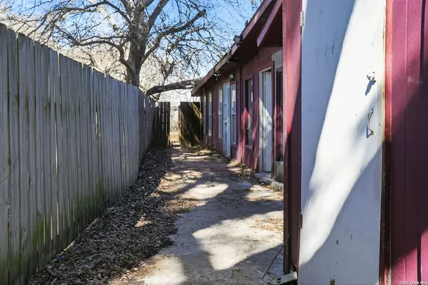 $89,000 | 1120 Fort Clark Road, Uvalde, TX 78801