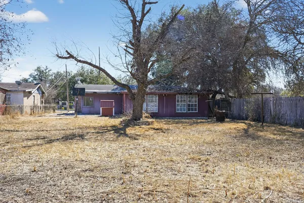 $89,000 | 1120 Fort Clark Road, Uvalde, TX 78801