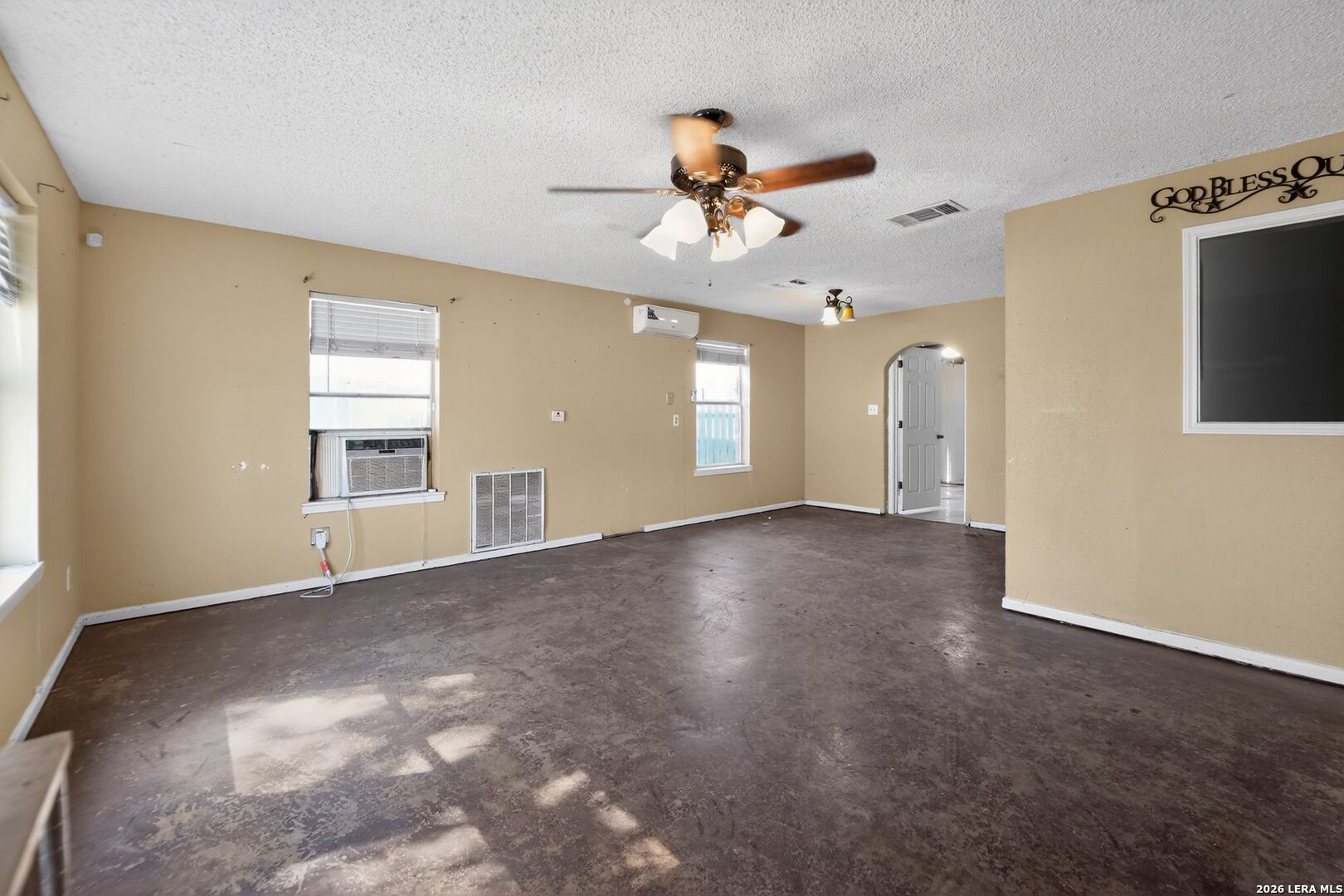 1120 Fort Clark Road Uvalde, TX 78801 - Photo 6 of 29