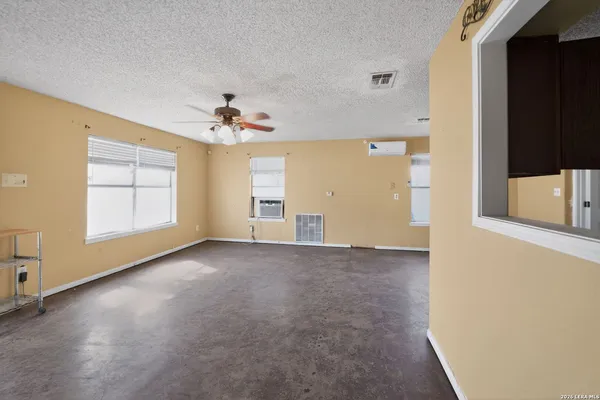 $89,000 | 1120 Fort Clark Road, Uvalde, TX 78801