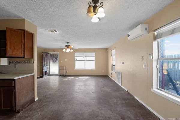 $89,000 | 1120 Fort Clark Road, Uvalde, TX 78801