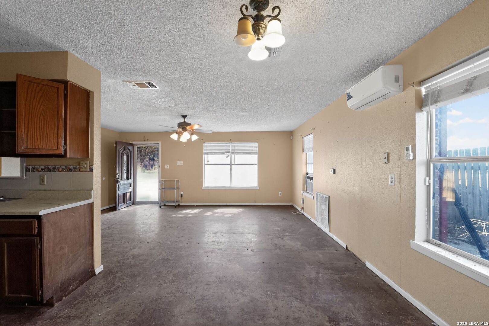 1120 Fort Clark Road Uvalde, TX 78801 - Photo 9 of 29