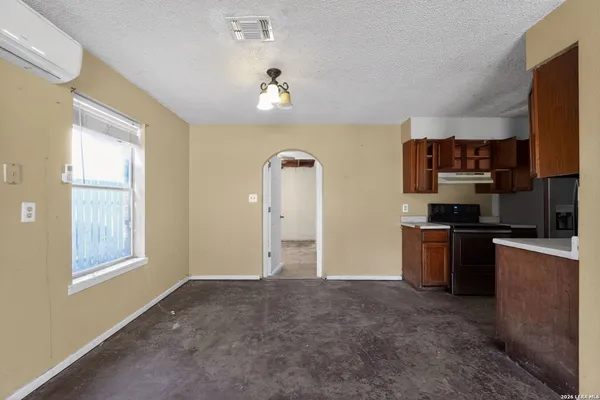 $89,000 | 1120 Fort Clark Road, Uvalde, TX 78801