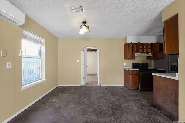 $124,000 | 1120 Fort Clark Road, Uvalde, TX 78801