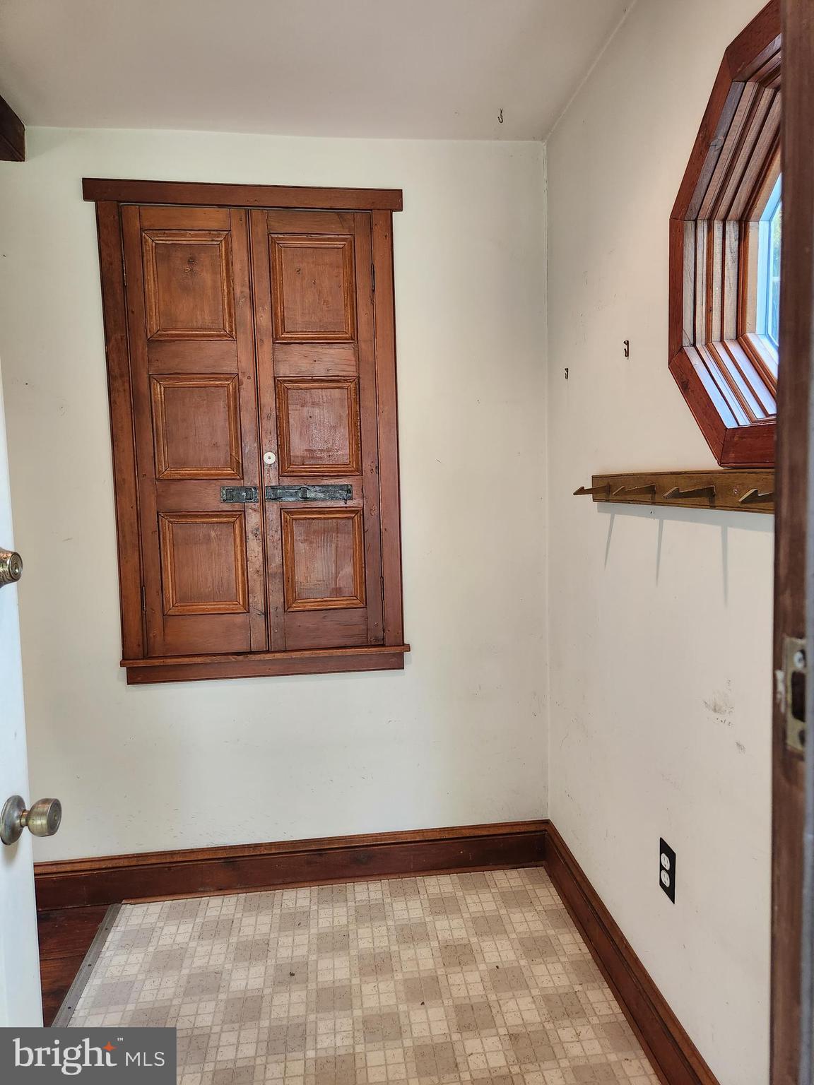 3220 Nottingham Road Norristown, PA 19403 - Photo 17 of 43 Mudroom with cupboard.