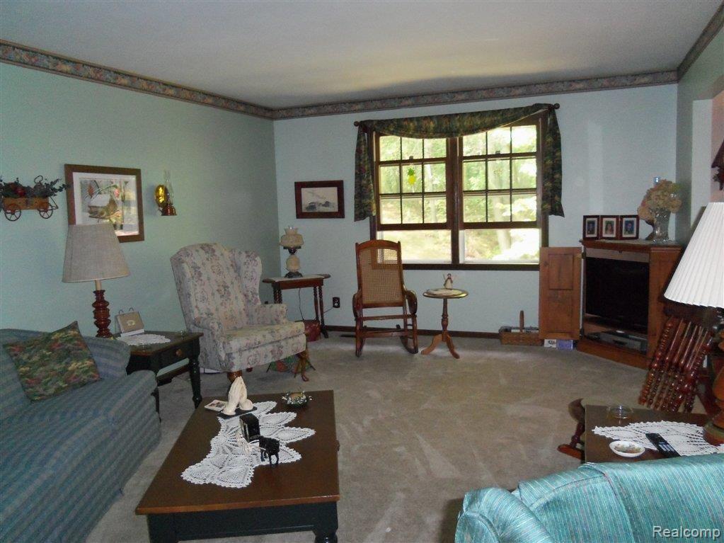 4950 West Schafer Road Pinckney, MI 48169 - Photo 9 of 19 101_0327.JPG