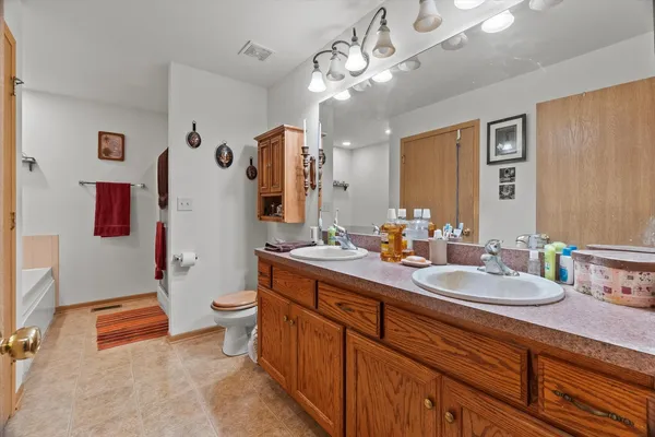 $355,000 | 25426 Barrow Road, Manhattan, IL 60442