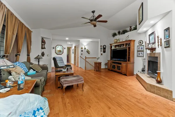 $355,000 | 25426 Barrow Road, Manhattan, IL 60442