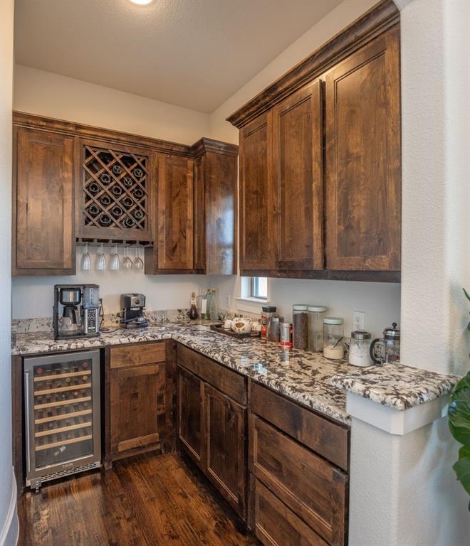1755 Heifner Road Lucas, TX 75002 - Photo 5 of 35 a kitchen with a sink stove and cabinets