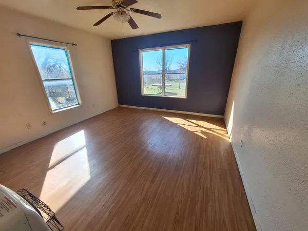 $1,095 | 1101 West 3rd Street, Baird, TX 79504