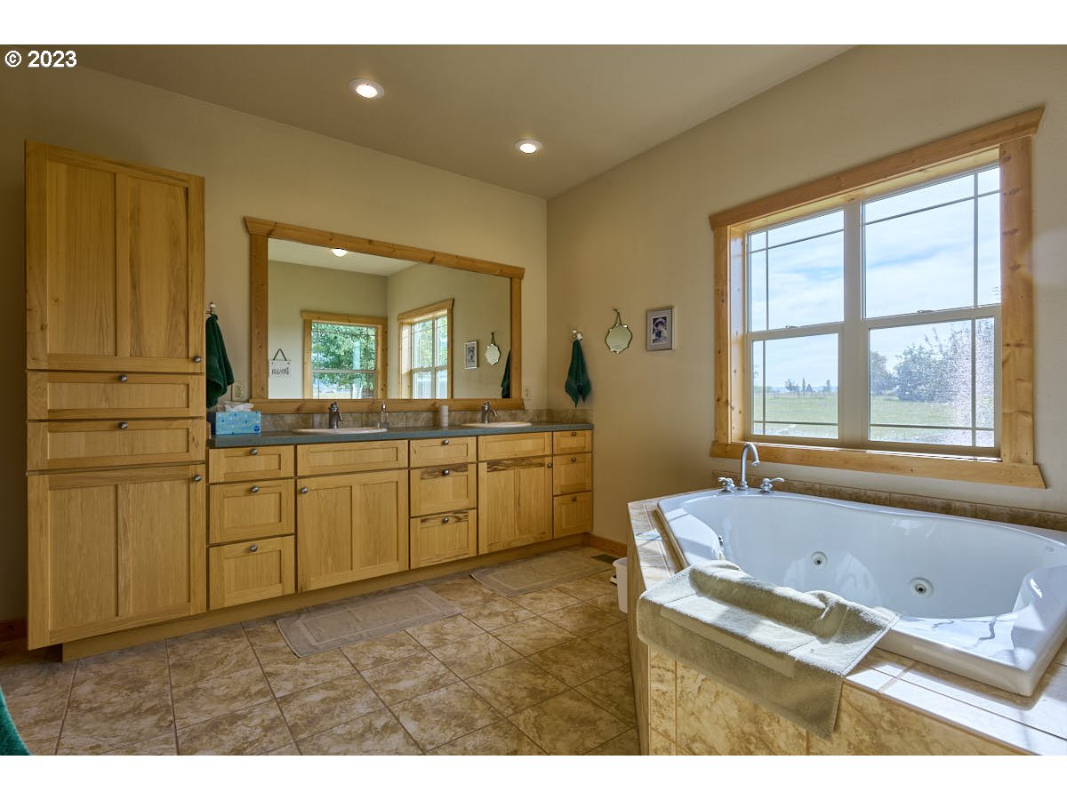 80117 Valley View Road Joseph, OR 97846 - Photo 16 of 38 a bathroom with a tub sink and mirror