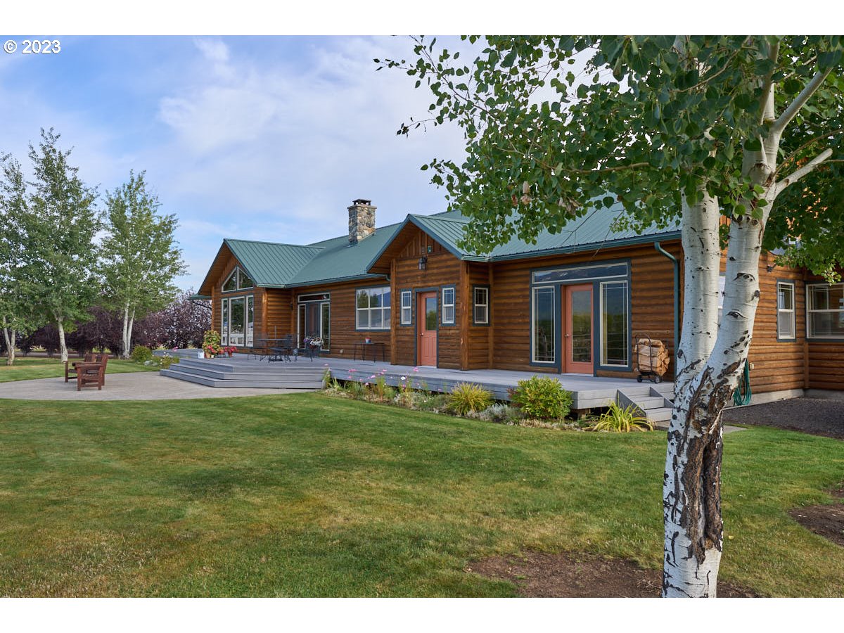 80117 Valley View Road Joseph, OR 97846 - Photo 31 of 38 a front view of a house with a garden