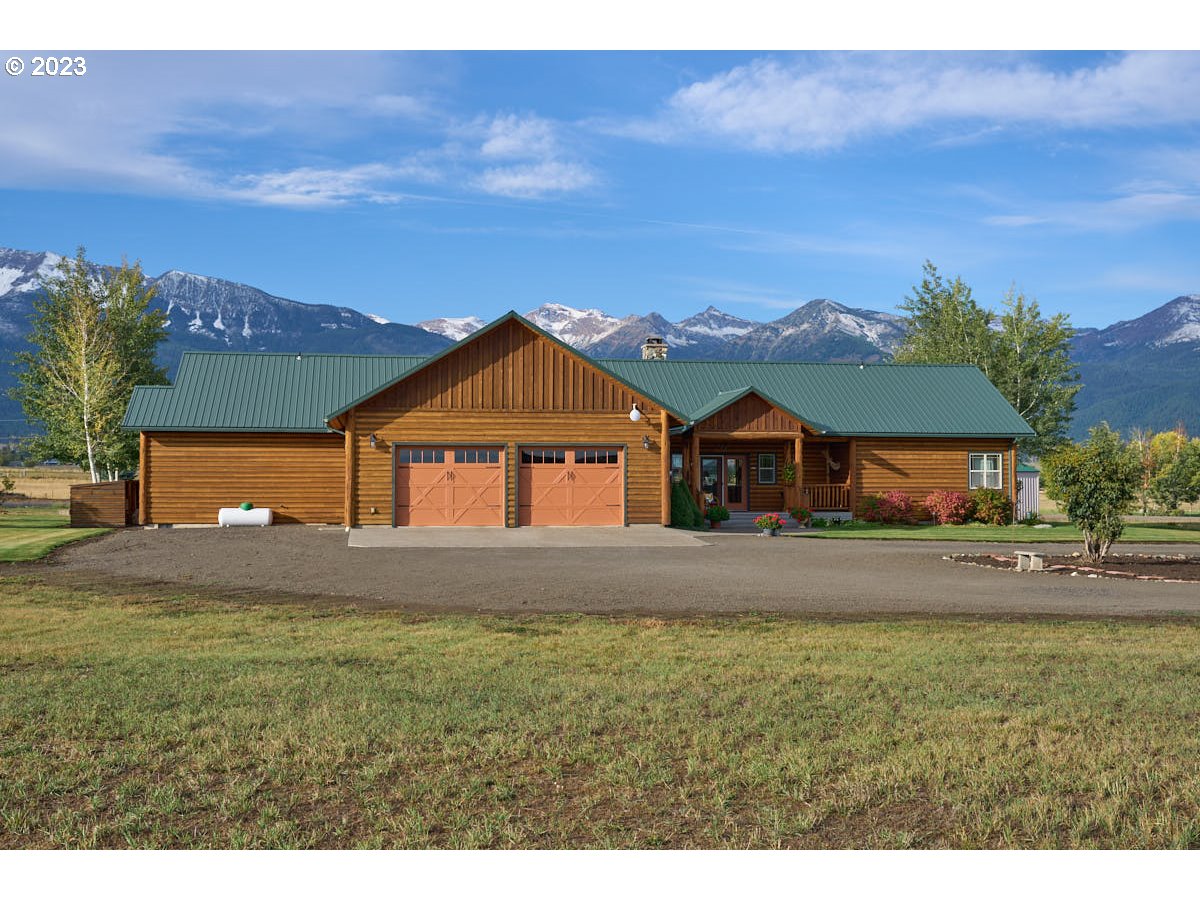 80117 Valley View Road Joseph, OR 97846 - Photo 34 of 38 a front view of a house with a yard