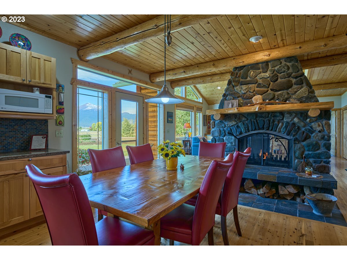 80117 Valley View Road Joseph, OR 97846 - Photo 9 of 38 a dining room with furniture and window