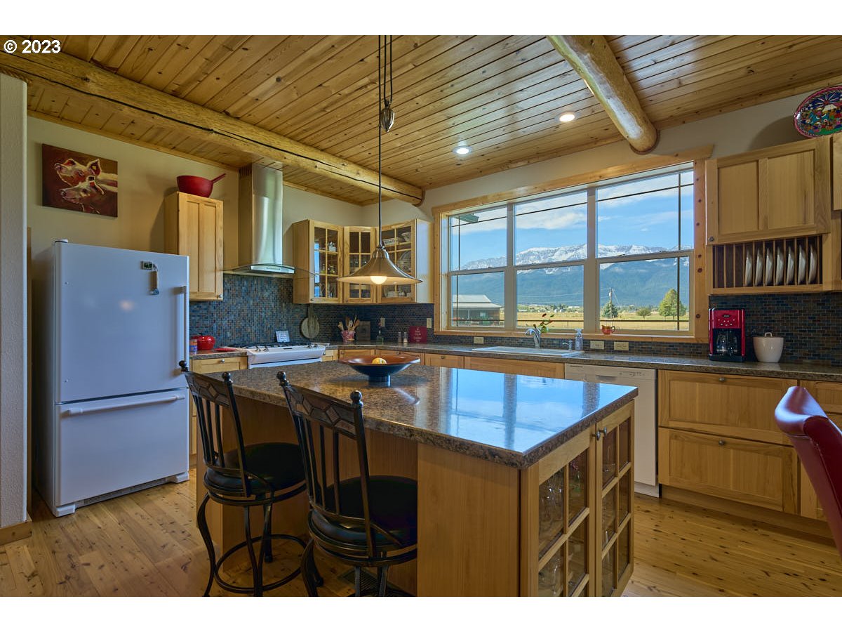 80117 Valley View Road Joseph, OR 97846 - Photo 10 of 38 a kitchen that has a cabinets counter space and appliances