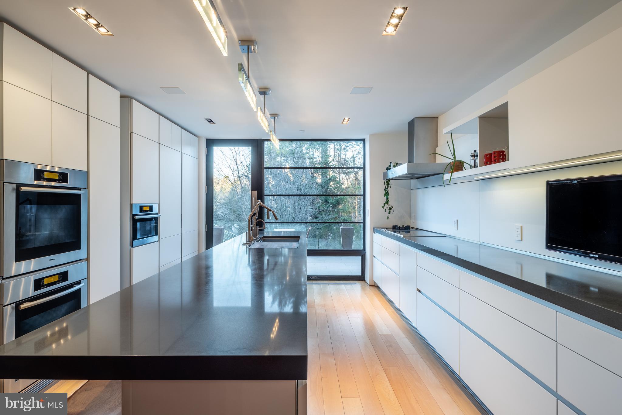 5063 Overlook Road Northwest Washington, DC 20016 - Photo 14 of 60