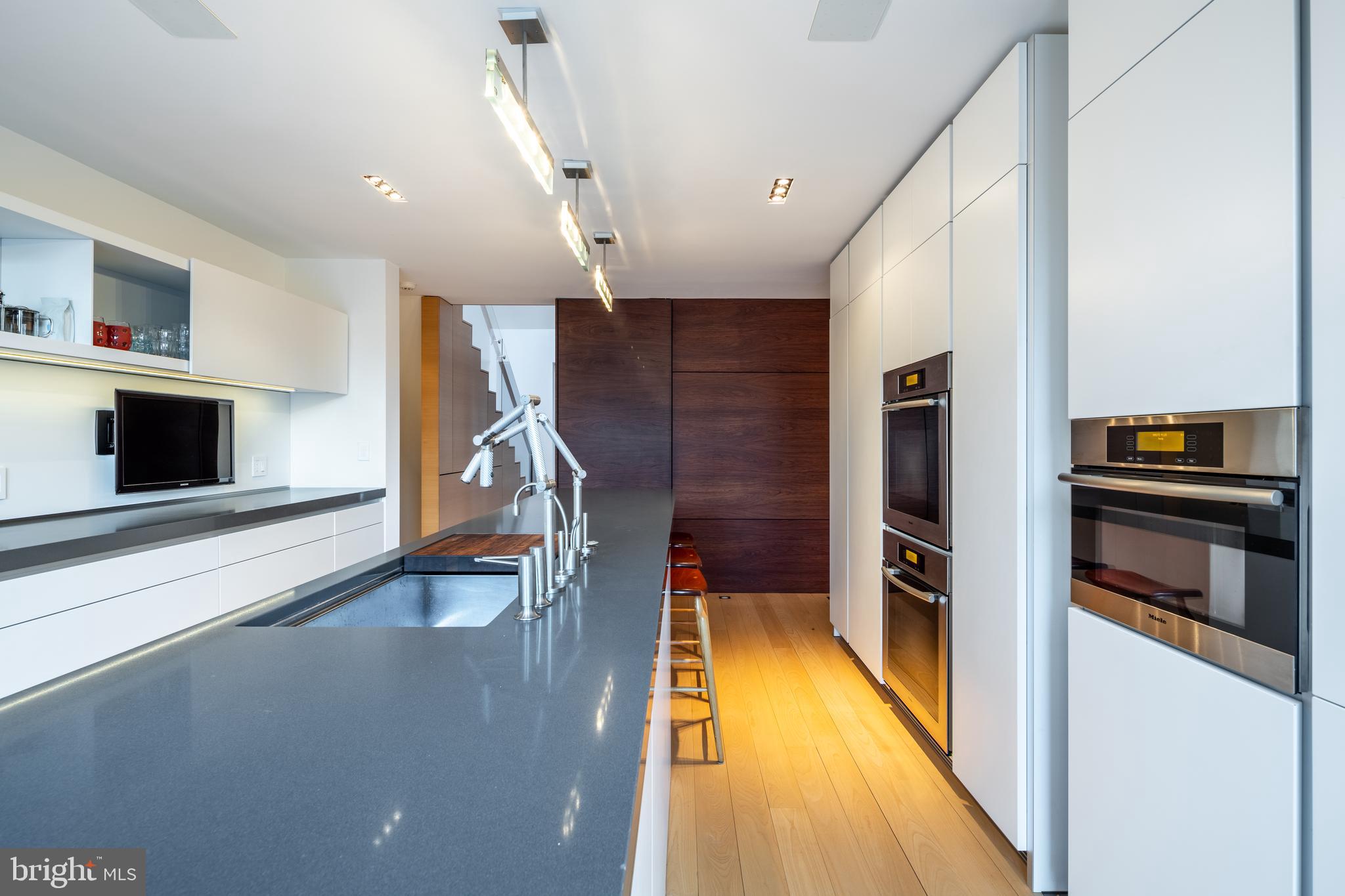 5063 Overlook Road Northwest Washington, DC 20016 - Photo 15 of 60