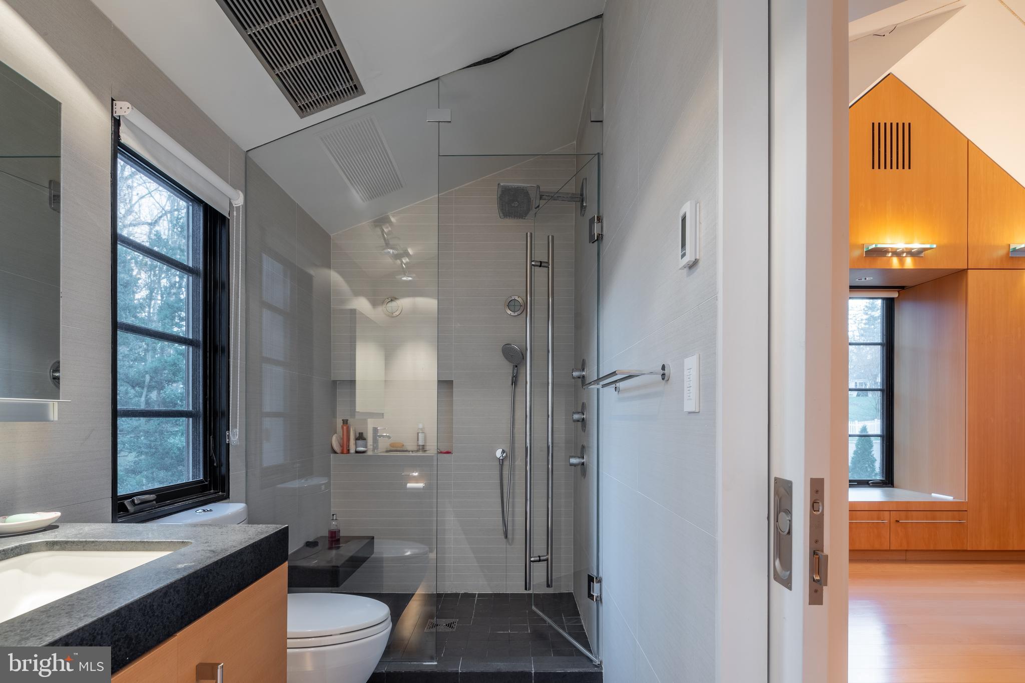 5063 Overlook Road Northwest Washington, DC 20016 - Photo 33 of 60