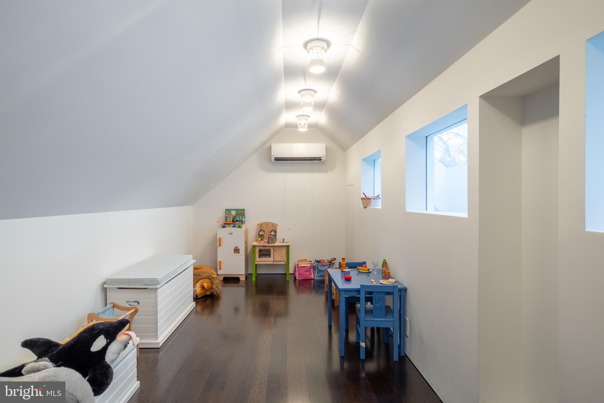 5063 Overlook Road Northwest Washington, DC 20016 - Photo 37 of 60