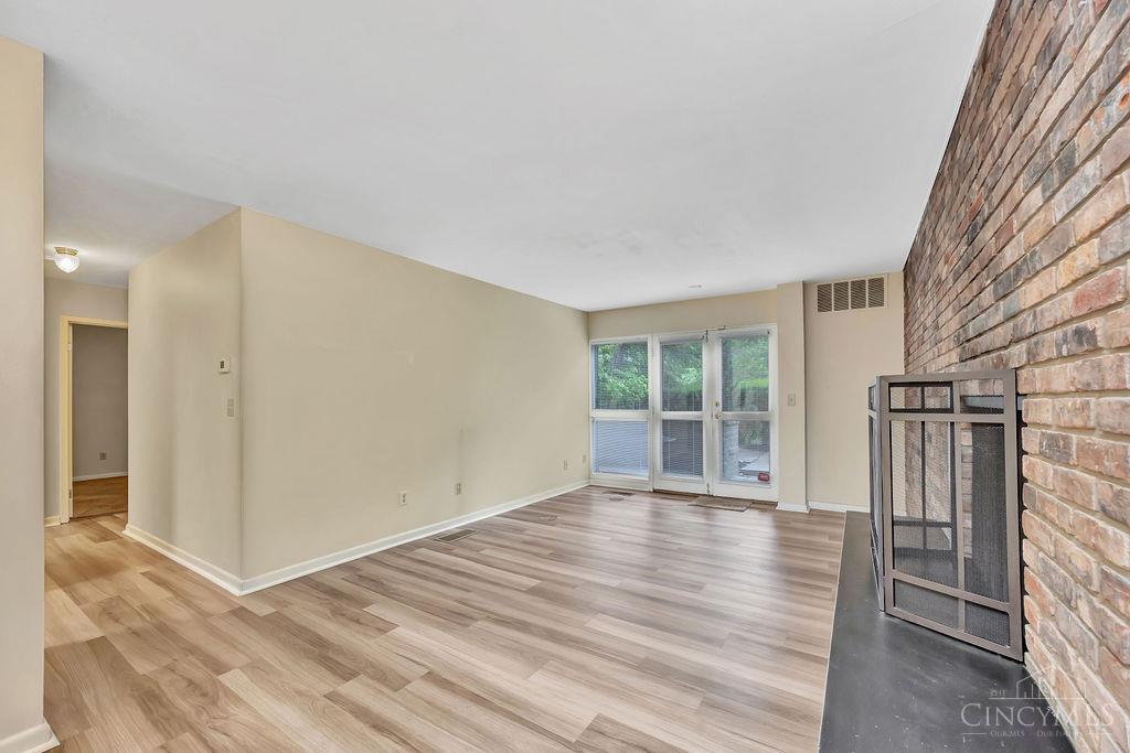 399 West Galbraith Road, Unit 101 Cincinnati, OH 45215 - Photo 6 of 35