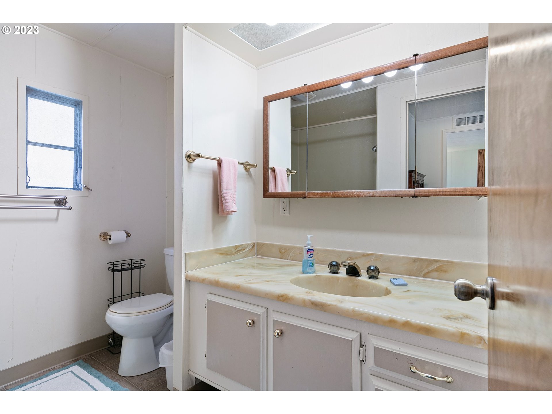 3530 East Game Farm Road Springfield, OR 97477 - Photo 16 of 38 a bathroom with a sink a toilet and mirror