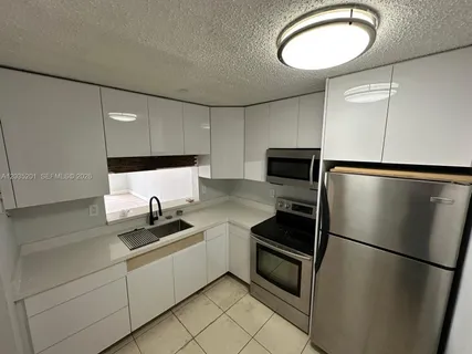 $130,000 | 484 Northwest 165th St Road, Unit A109, Miami, FL 33169