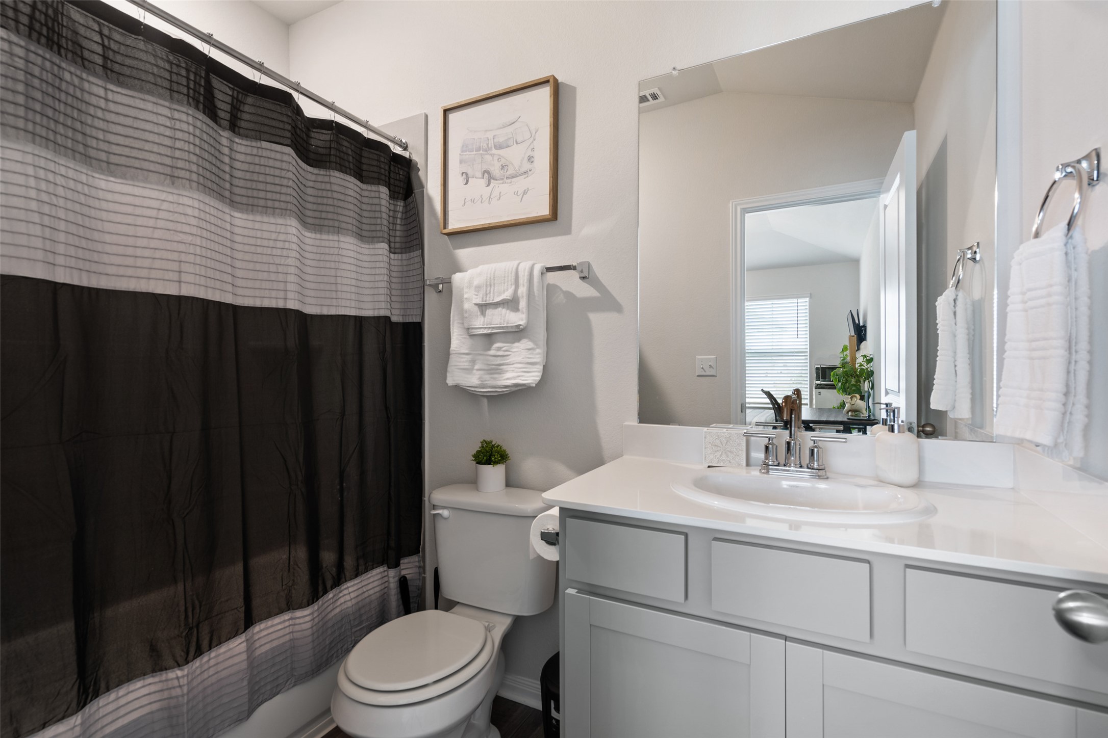 12602 Dairywork Road Buda, TX 78610 - Photo 8 of 15 Ensuite bathroom