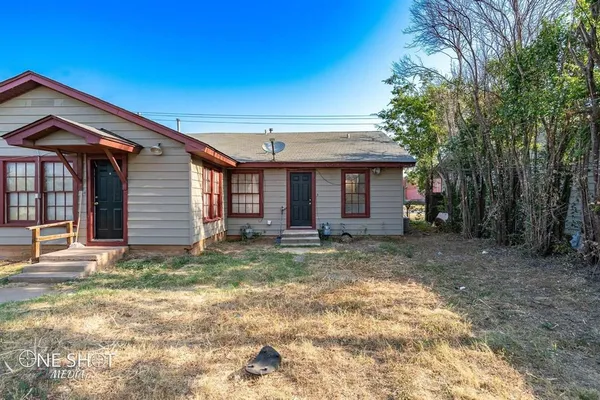 a view of a house with yard and sitting area