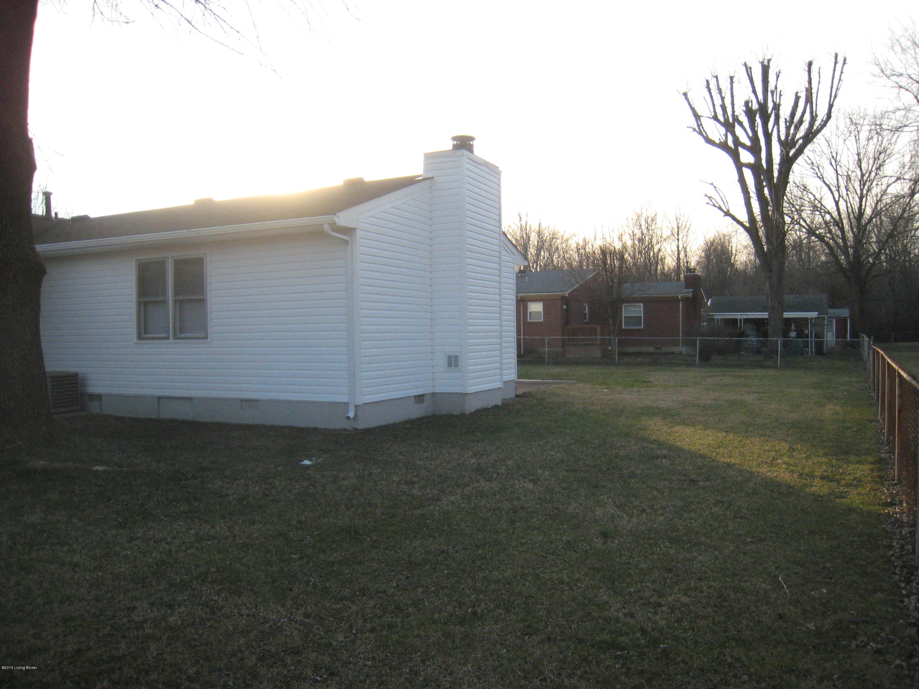 4809 Goepper Road Louisville, KY 40258 - Photo 8 of 23 Back yard