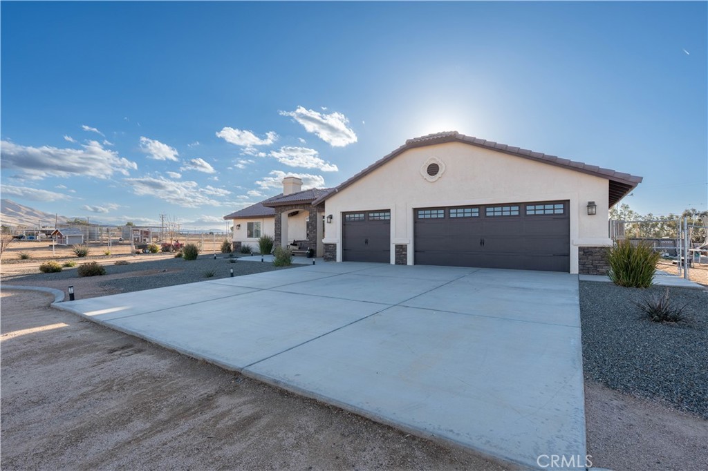 11008 Quinnault Road Apple Valley, CA 92308 - Photo 2 of 70
