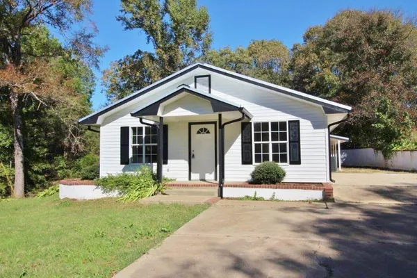 $1,695 | 11065 County Road 3513, Brownsboro, TX 75756