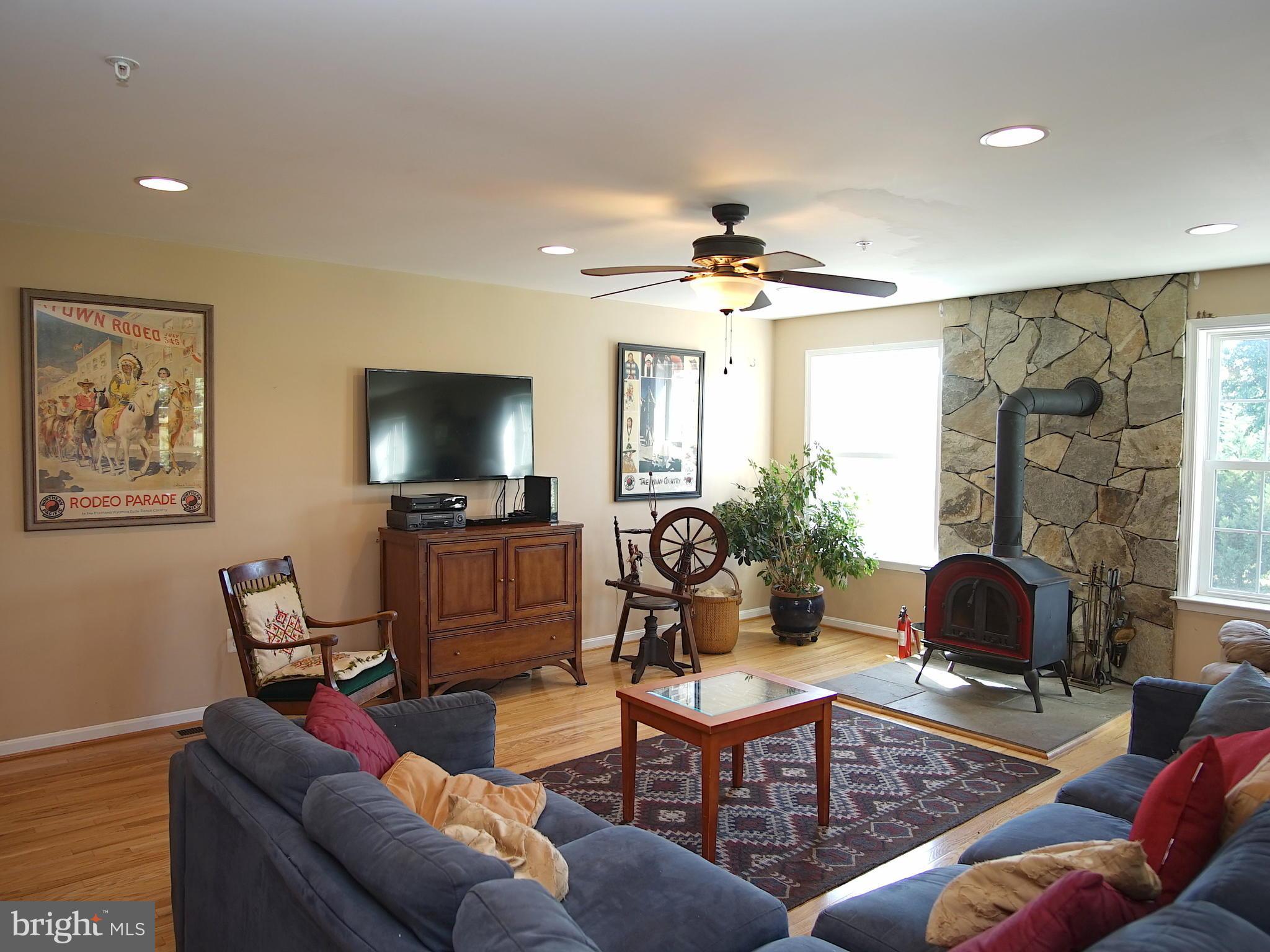 10209 Bethel Road Frederick, MD 21702 - Photo 12 of 30 Family Room