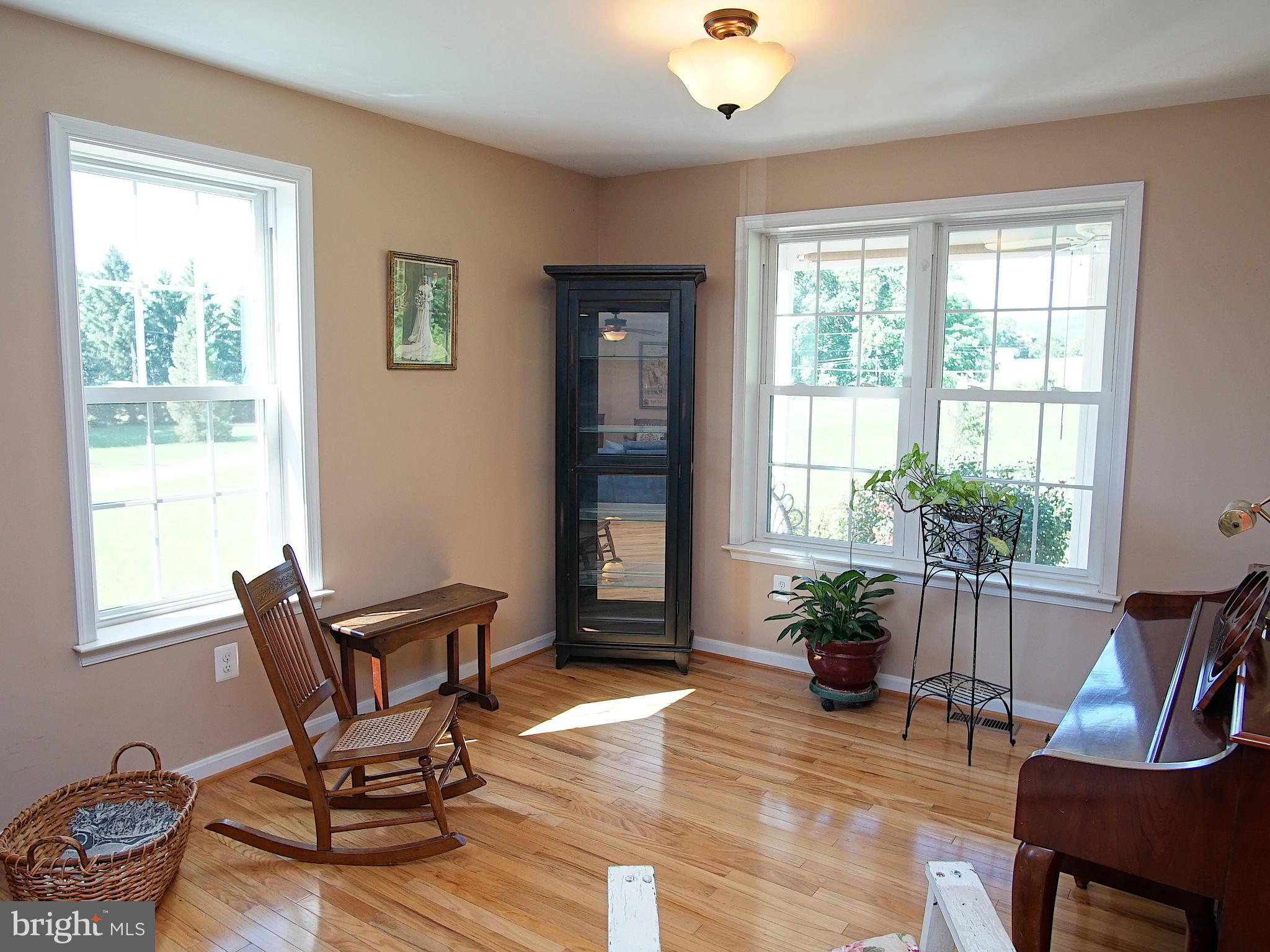 10209 Bethel Road Frederick, MD 21702 - Photo 13 of 30 Living Room