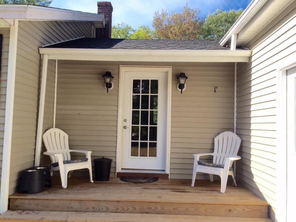 22 Graylock Road Warren, ME 04864 - Photo 3 of 32 Front entrance to mudroom