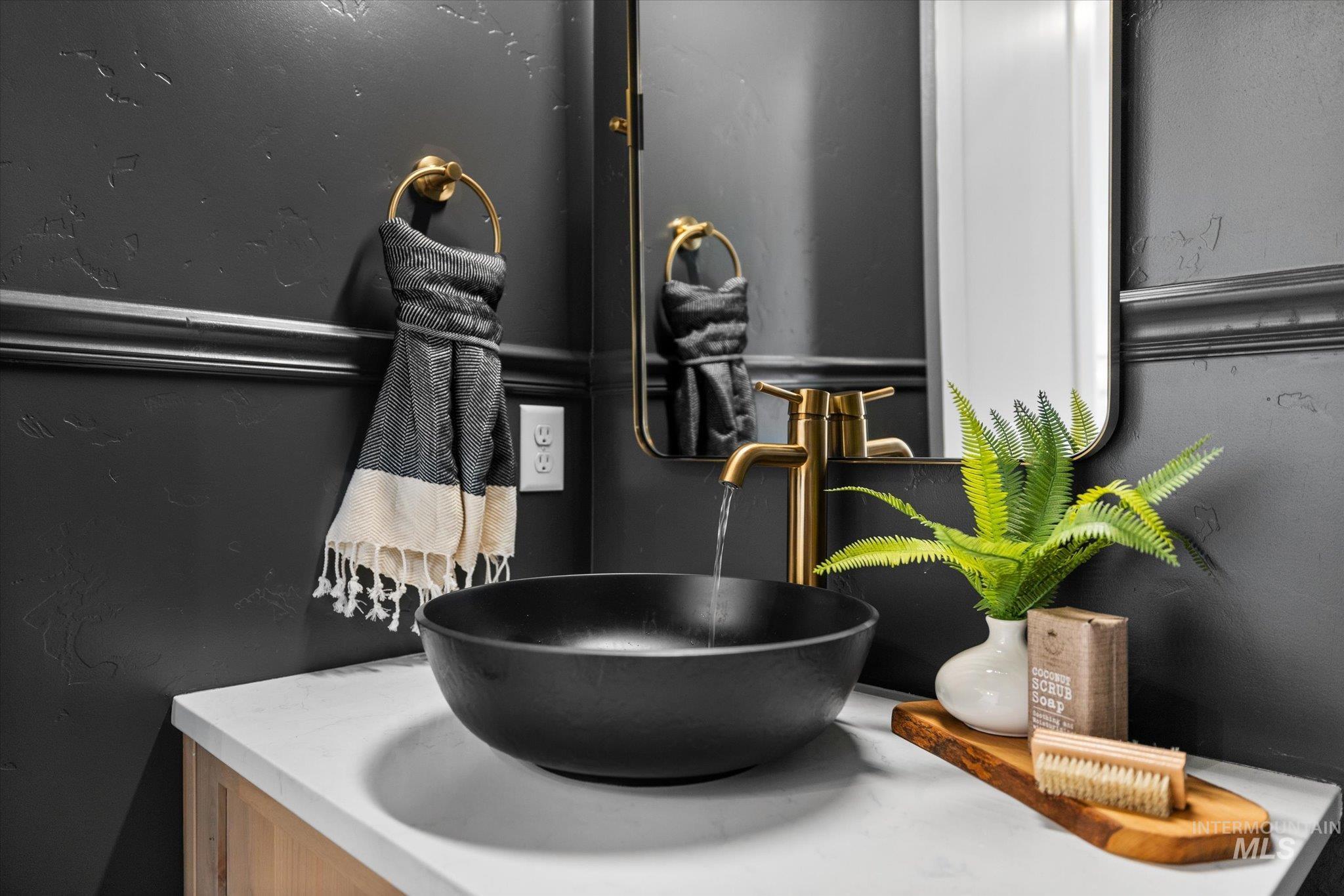 22909 Cirrus Vw Court Caldwell, ID 83607 - Photo 42 of 50 Bathroom view of vanity and a textured wall