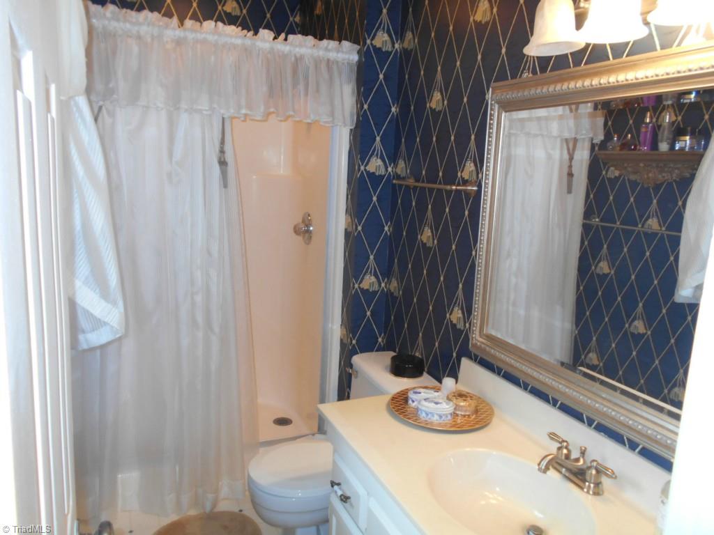408 Traceway Road High Point, NC 27265 - Photo 17 of 22 Bathroom 3