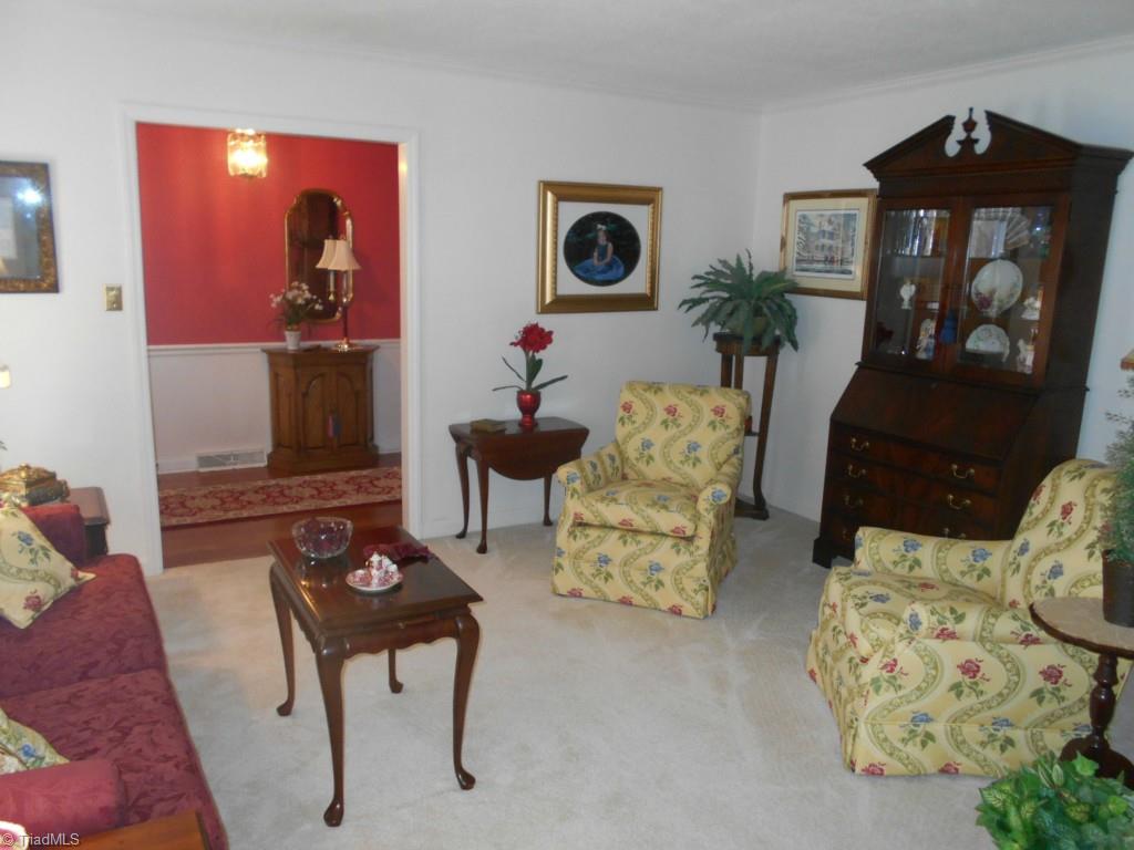 408 Traceway Road High Point, NC 27265 - Photo 3 of 22 Living room
