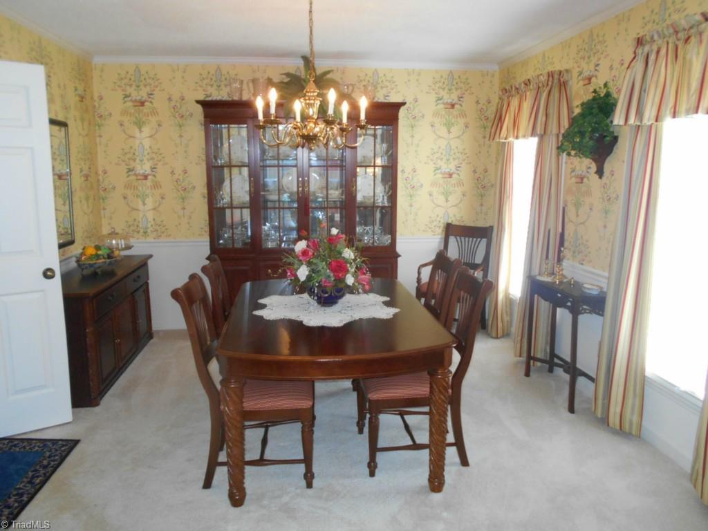 408 Traceway Road High Point, NC 27265 - Photo 4 of 22 Dining room