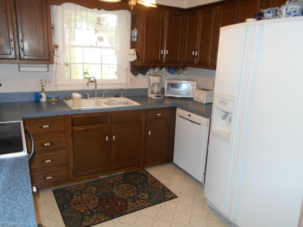 408 Traceway Road High Point, NC 27265 - Photo 6 of 22 Gallery Image 6