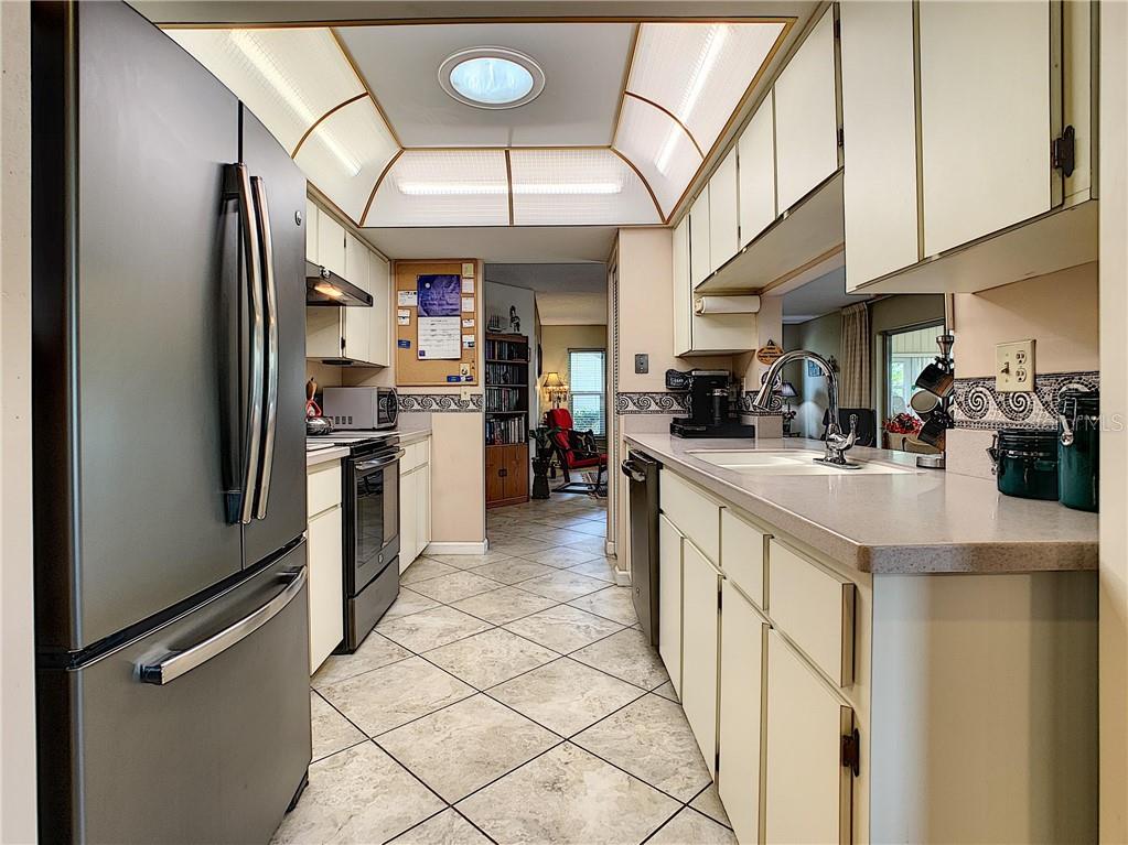 10715 Tonapa Loop Port Richey, FL 34668 - Photo 13 of 39 Gallery Image 13