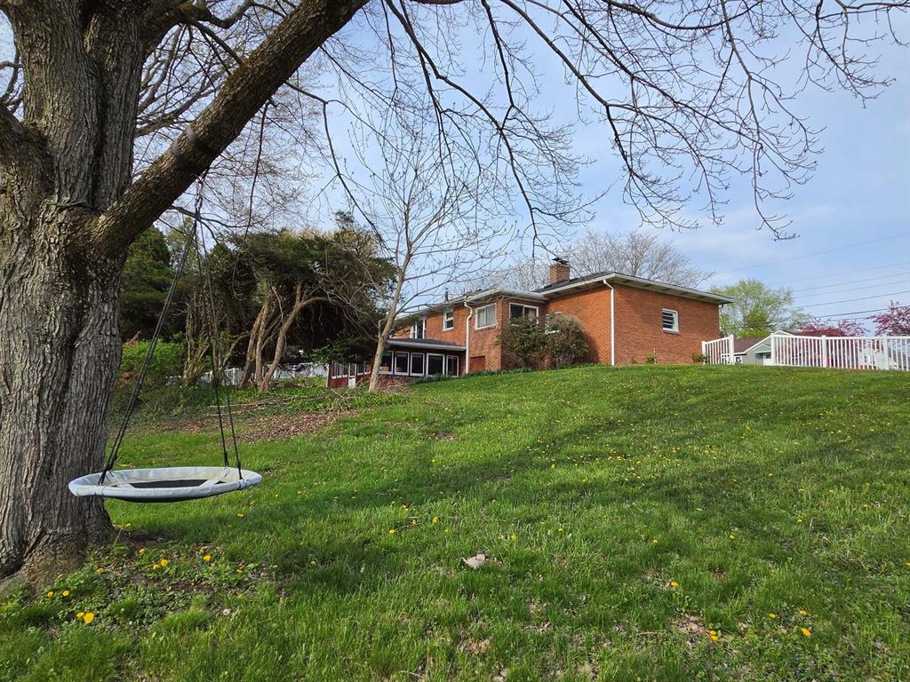 512 Ridgeway Avenue Grove City, PA 16127 - Photo 12 of 14 Gallery Image 12
