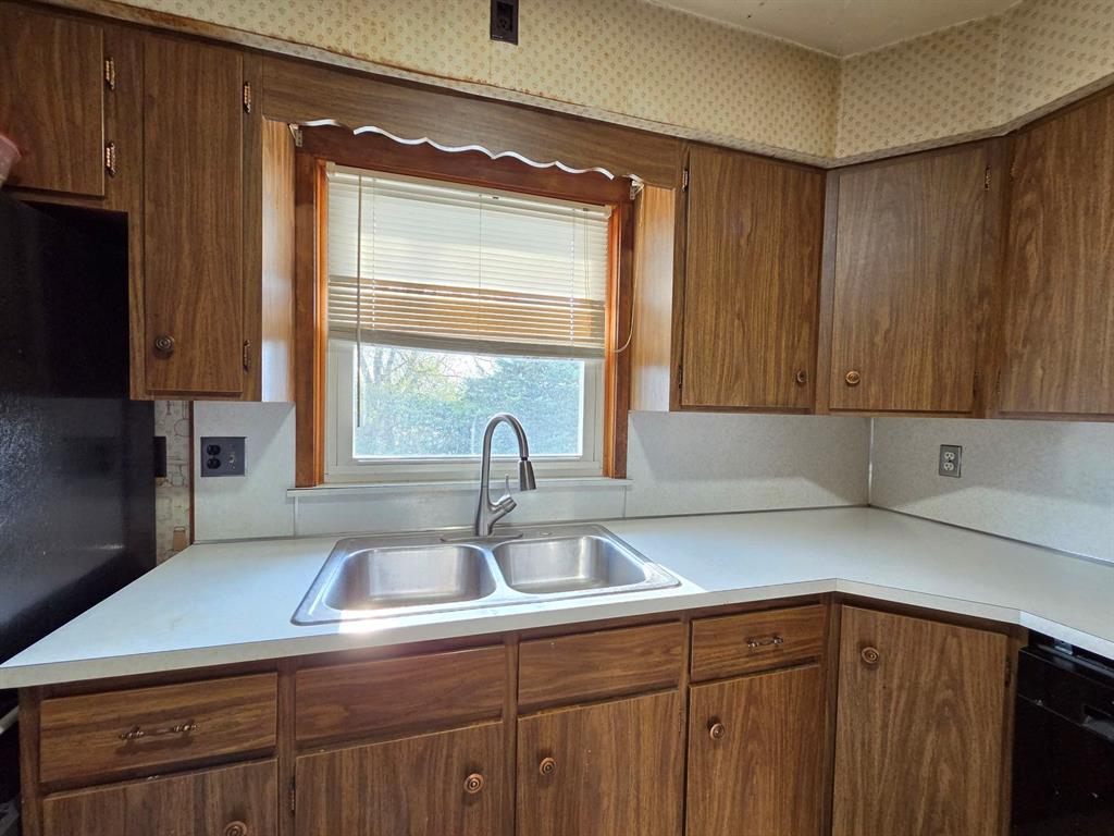 512 Ridgeway Avenue Grove City, PA 16127 - Photo 7 of 14 Gallery Image 7