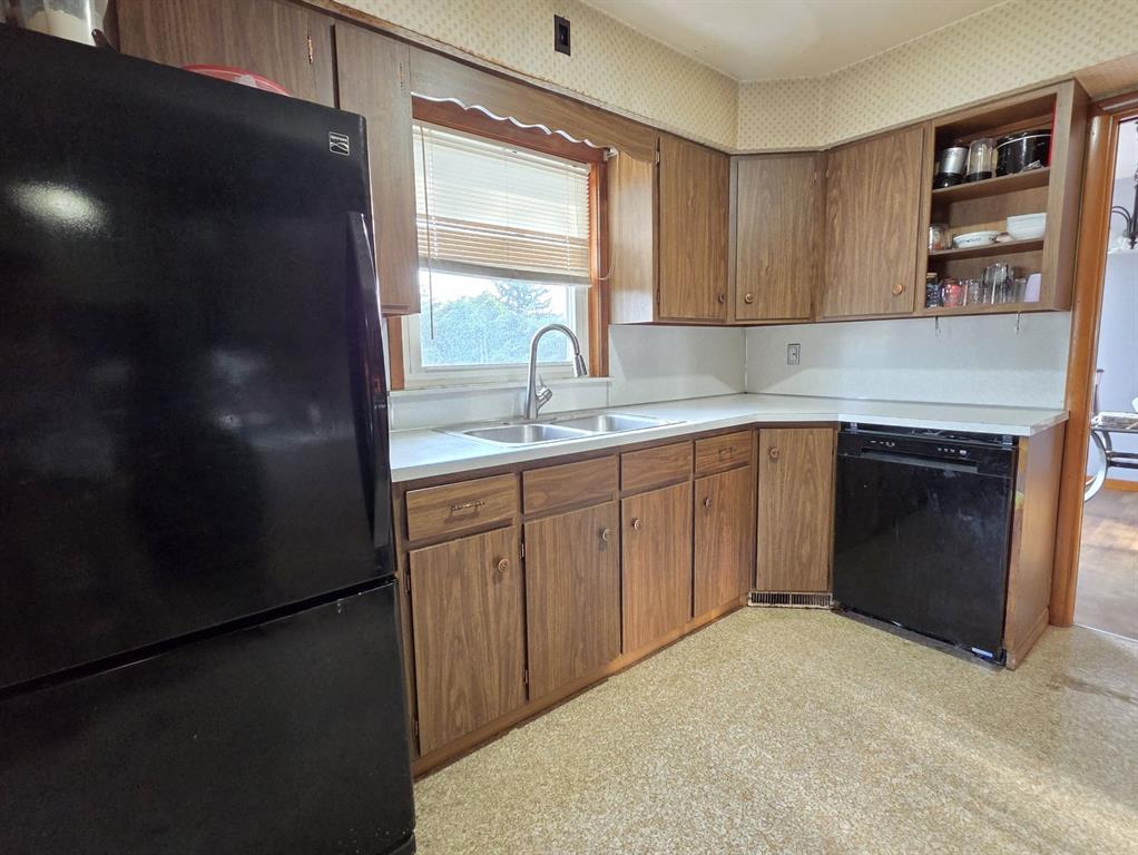 512 Ridgeway Avenue Grove City, PA 16127 - Photo 9 of 14 Gallery Image 9