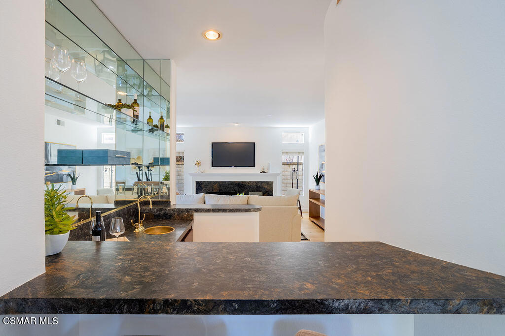 591 Hawks Bill Place Simi Valley, CA 93065 - Photo 5 of 23