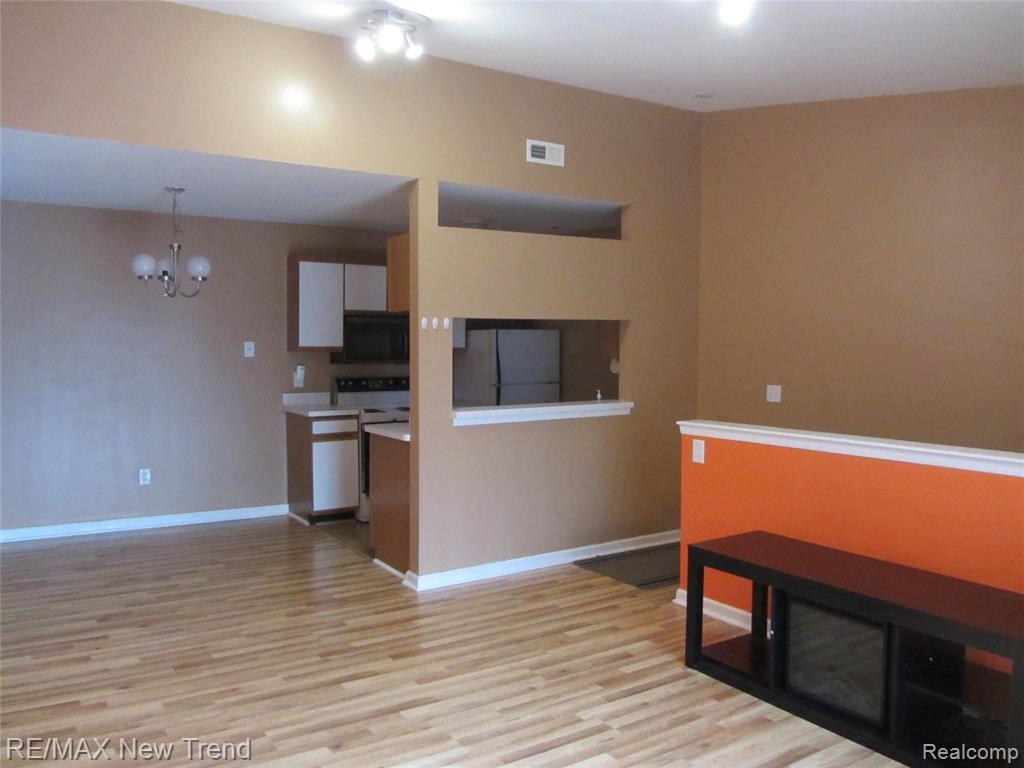 24056 Middlebelt Road Farmington Hills, MI 48336 - Photo 4 of 13