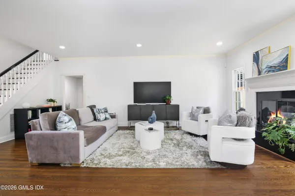 $4,350,000 | 410 Sound Beach Avenue, Old Greenwich, CT 06870
