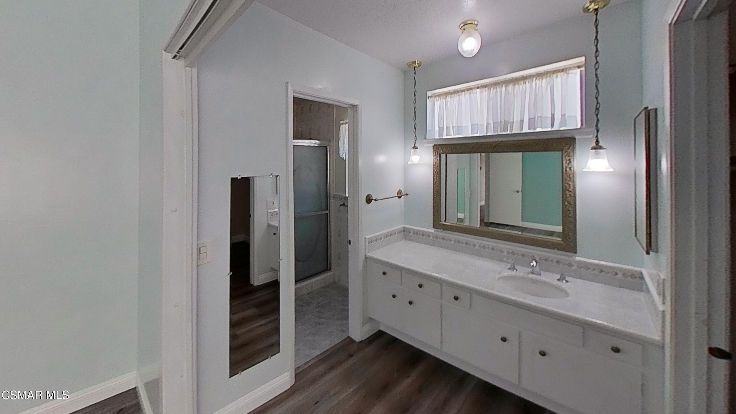 652 Harper Street Simi Valley, CA 93065 - Photo 18 of 30 Primary Bath